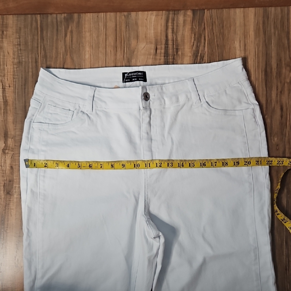 BloomChic Women’s White Jeans Size 16 - Picture 5 of 10